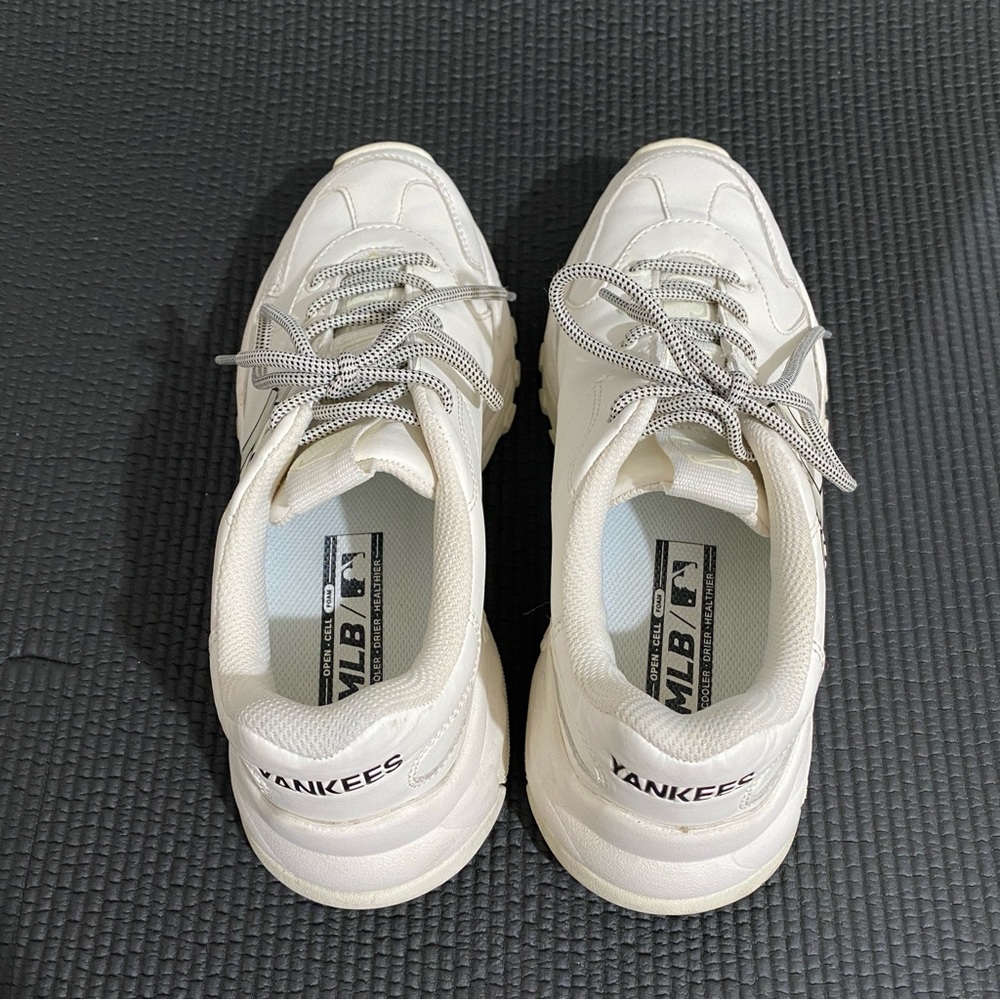 MLB Yankees White Sneakers